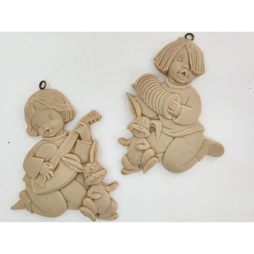 Vintage Wall Décor Resin Plaques Girl and Boy with Rabbits Accordion & Lute